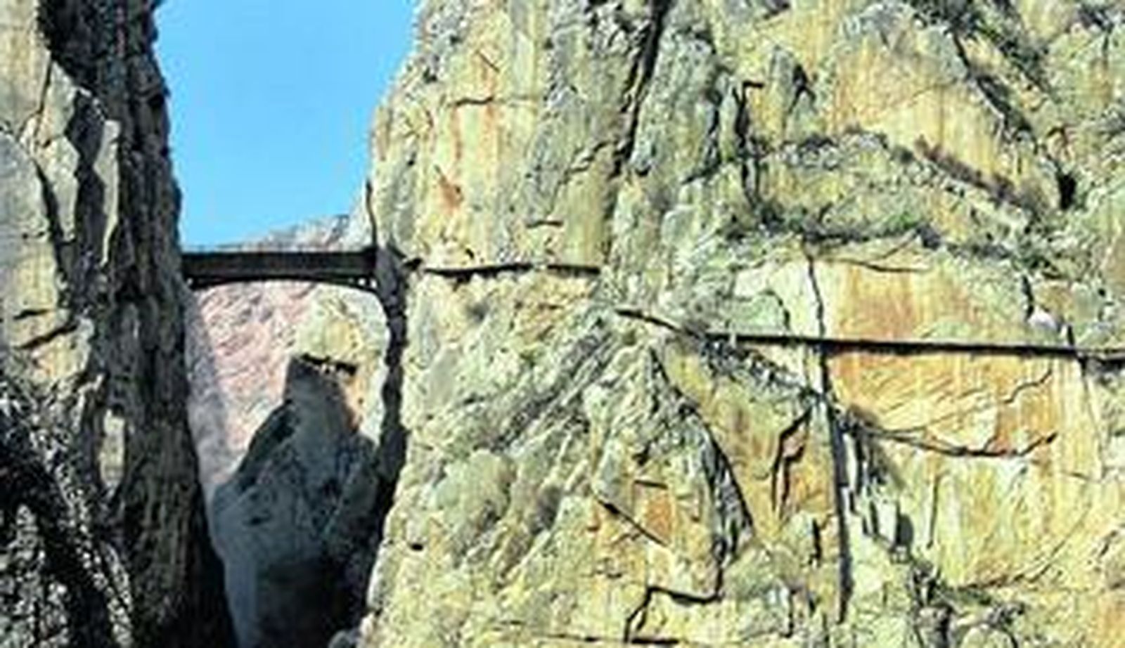 El Caminito del Rey, en el desfiladero de los Gaitanes, está cerrado al público desde hace años por su gran peligrosidad.