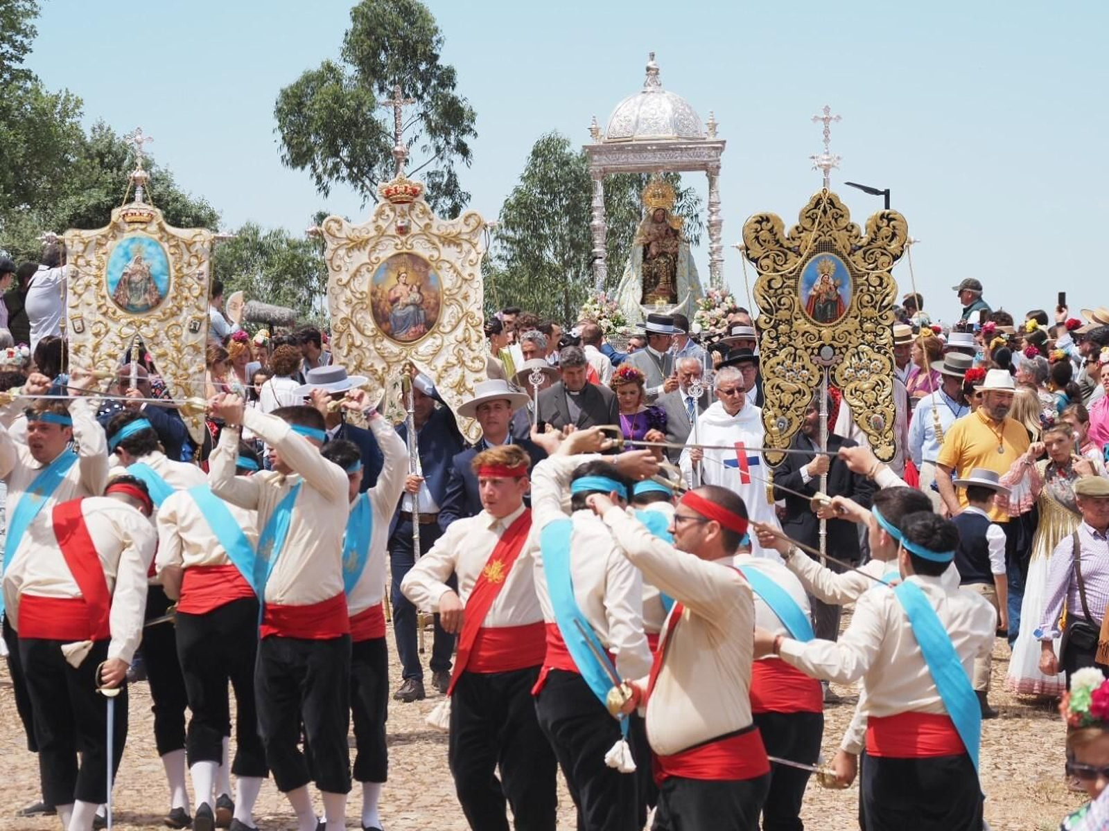 Romería de la Virgen de la Peña 2023 en la Puebla de Guzmán, en imágenes