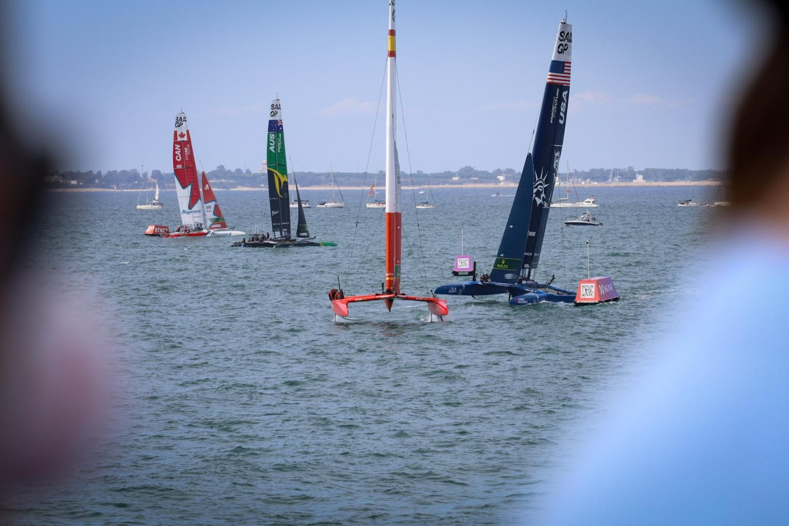 Búscate en SailGP Cádiz: La ciudad disfruta del ambiente del domingo con las actividades, las carreras y los bares