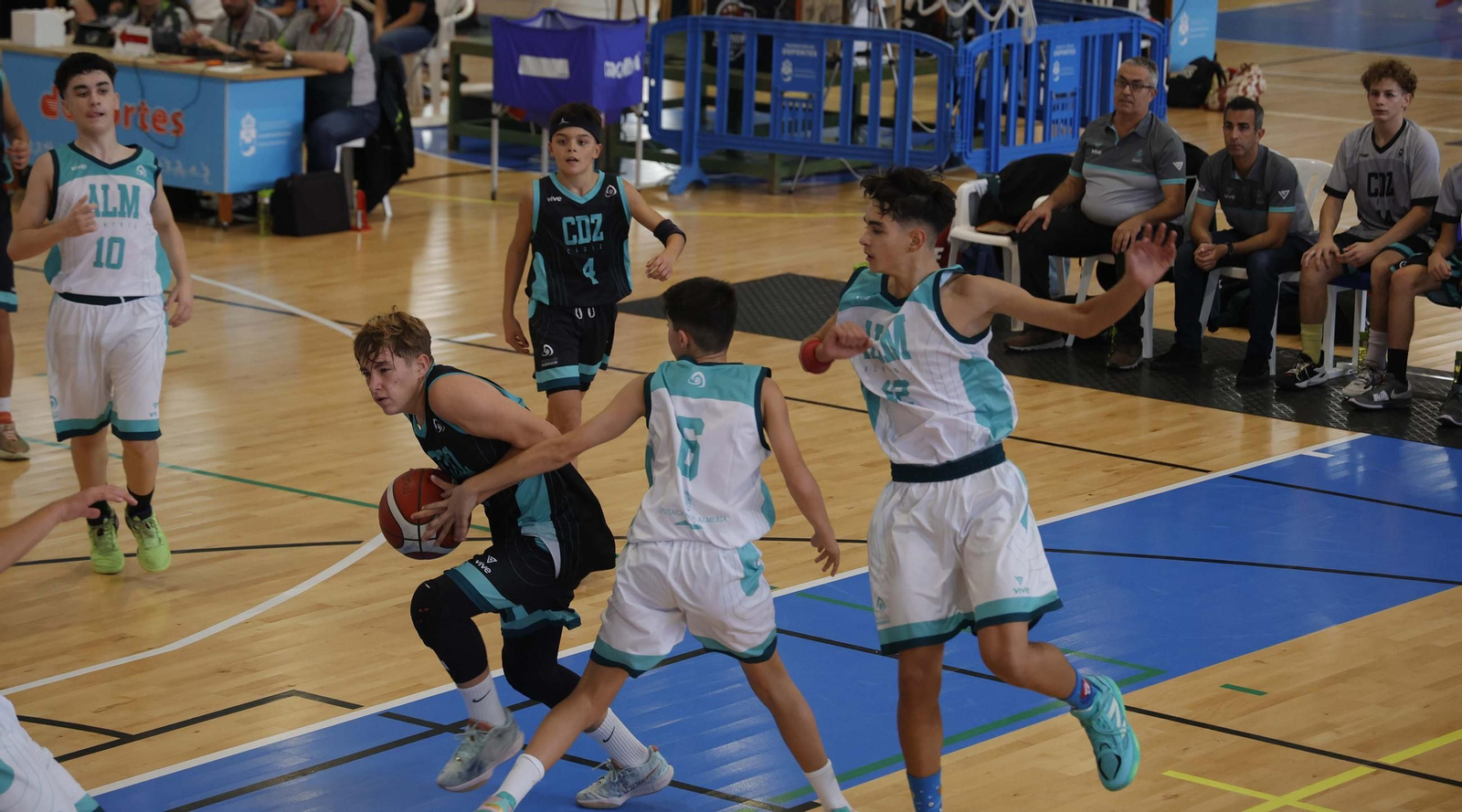 Las fotos de la segunda jornada del Campeonato de Andalucía infantil masculino de baloncesto, en La Línea