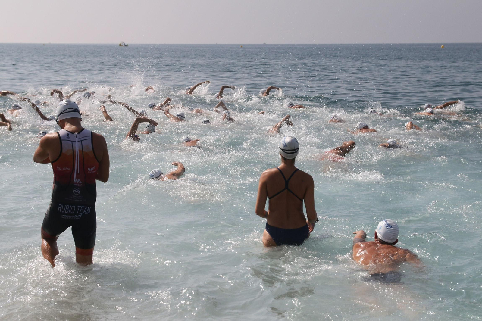 Las imágenes de la Travesía a Nado 'Ciudad de Almería - Carlos Tejada'