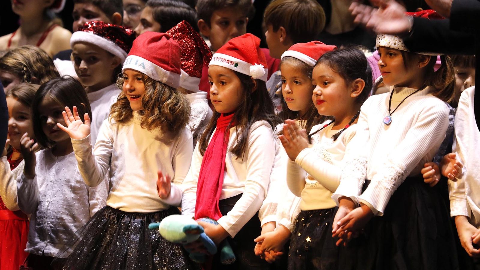 Las fotos de la Gala Solidaria de Navidad de la Escuela Municipal de Música, Danza y Teatro "Jose María Sánchez -Verdú"