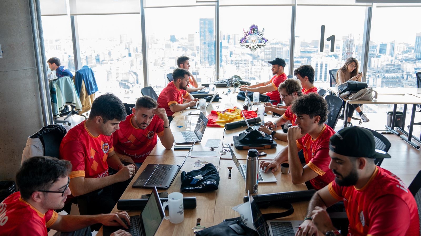 Tarek Bouali, abajo a la derecha, durante la competición.