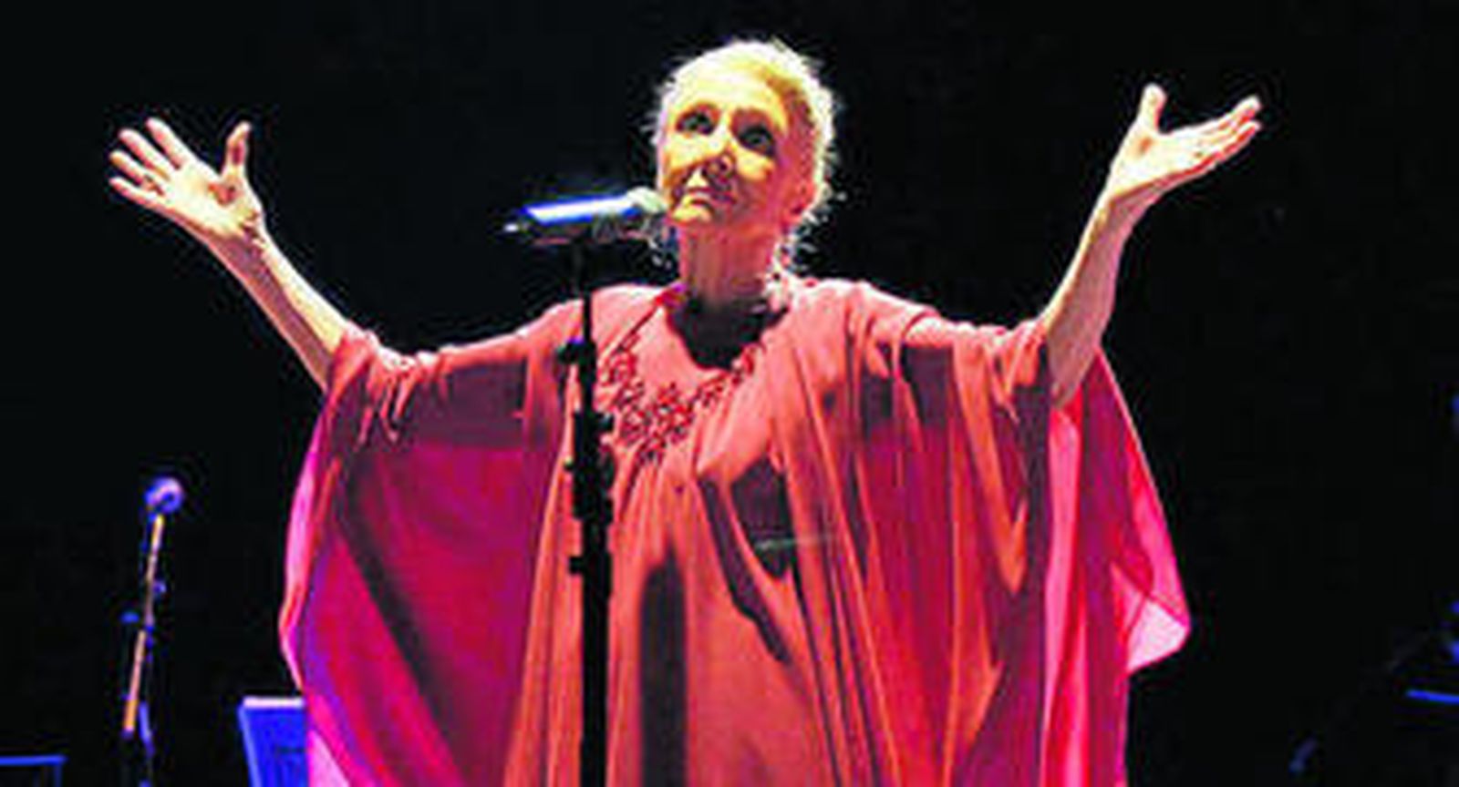 María Dolores Pradera, en una actuación reciente, en Córdoba.