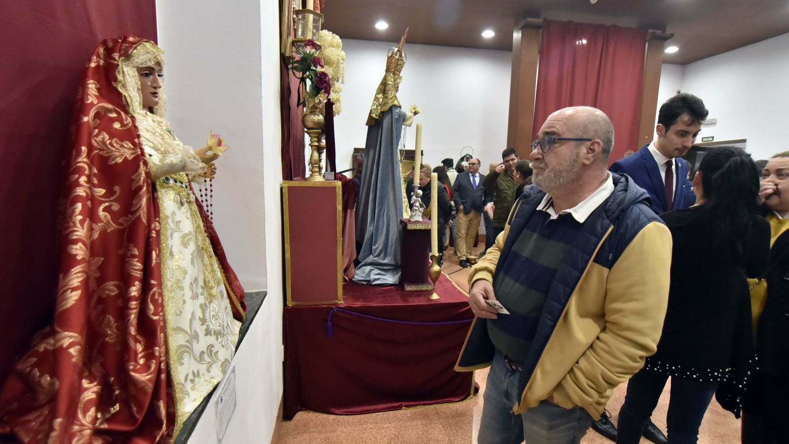 Las fotos de la exposicíon de Devociones Particulares en el Edificio Istmo - Comandancia