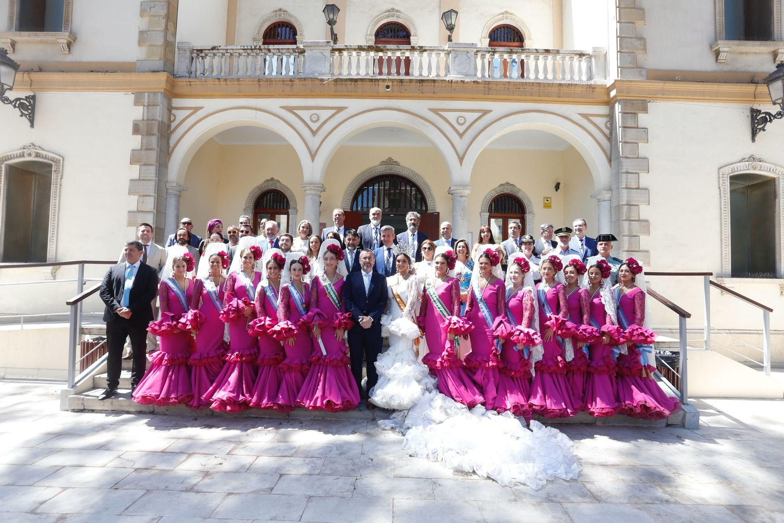 Foto de familia tras el Pleno institucional por el 155 aniversario de La Línea.