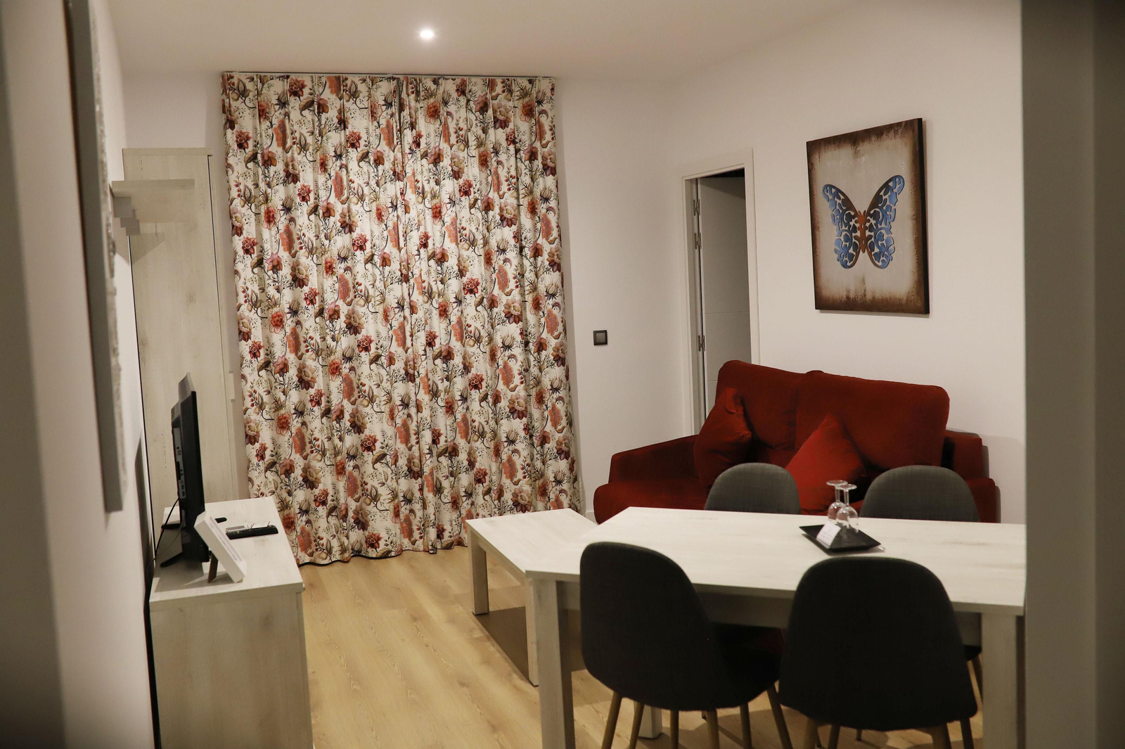 Inaguración de apartamentos turísticos en el Arenal