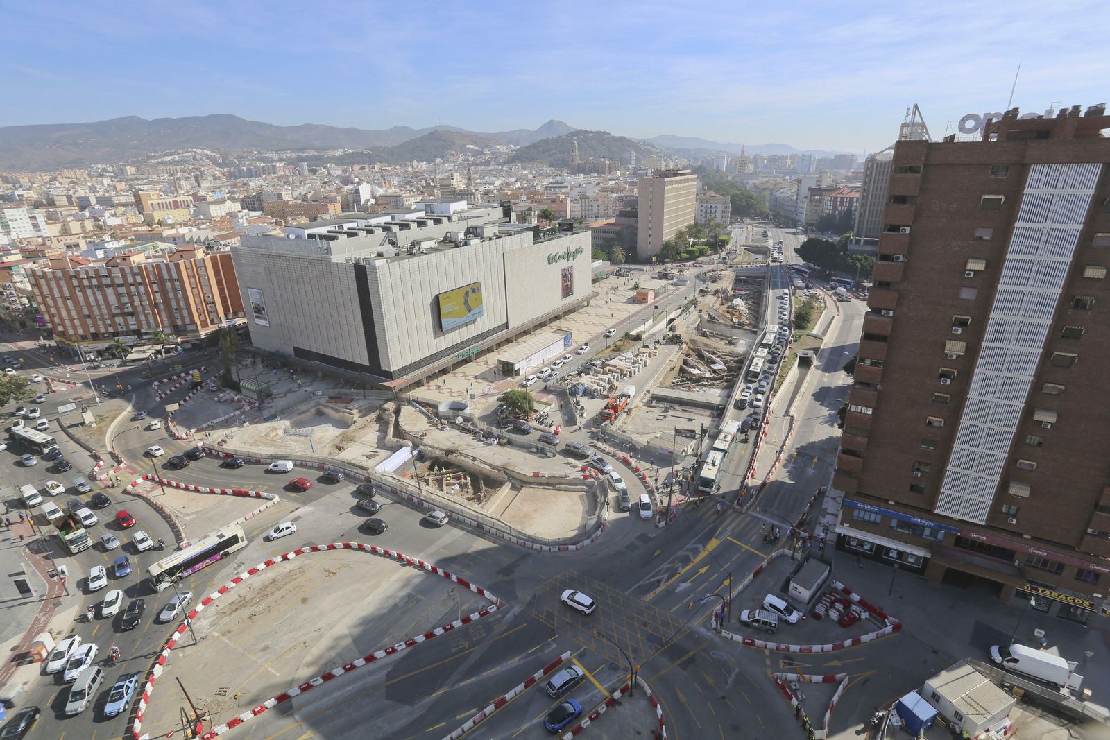 Avenida de Andalucía tras la apertura de dos de sus carriles en sentido oeste-este.