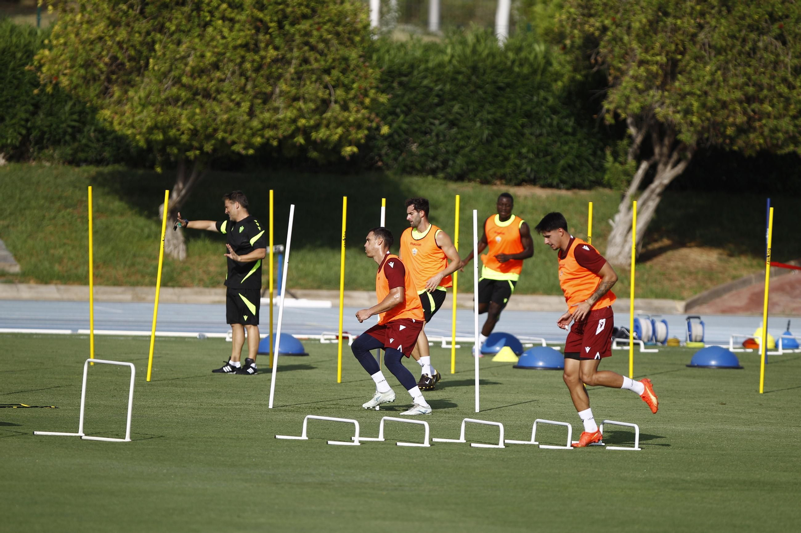 Primer entrenamiento de la Temporada 2025-2026 de la U.D. Almería, en imágenes