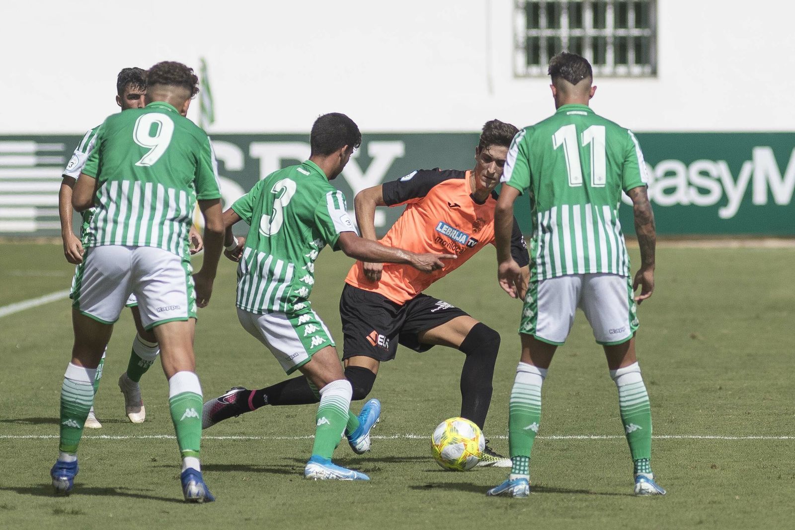 Una de las jugadas del partido.