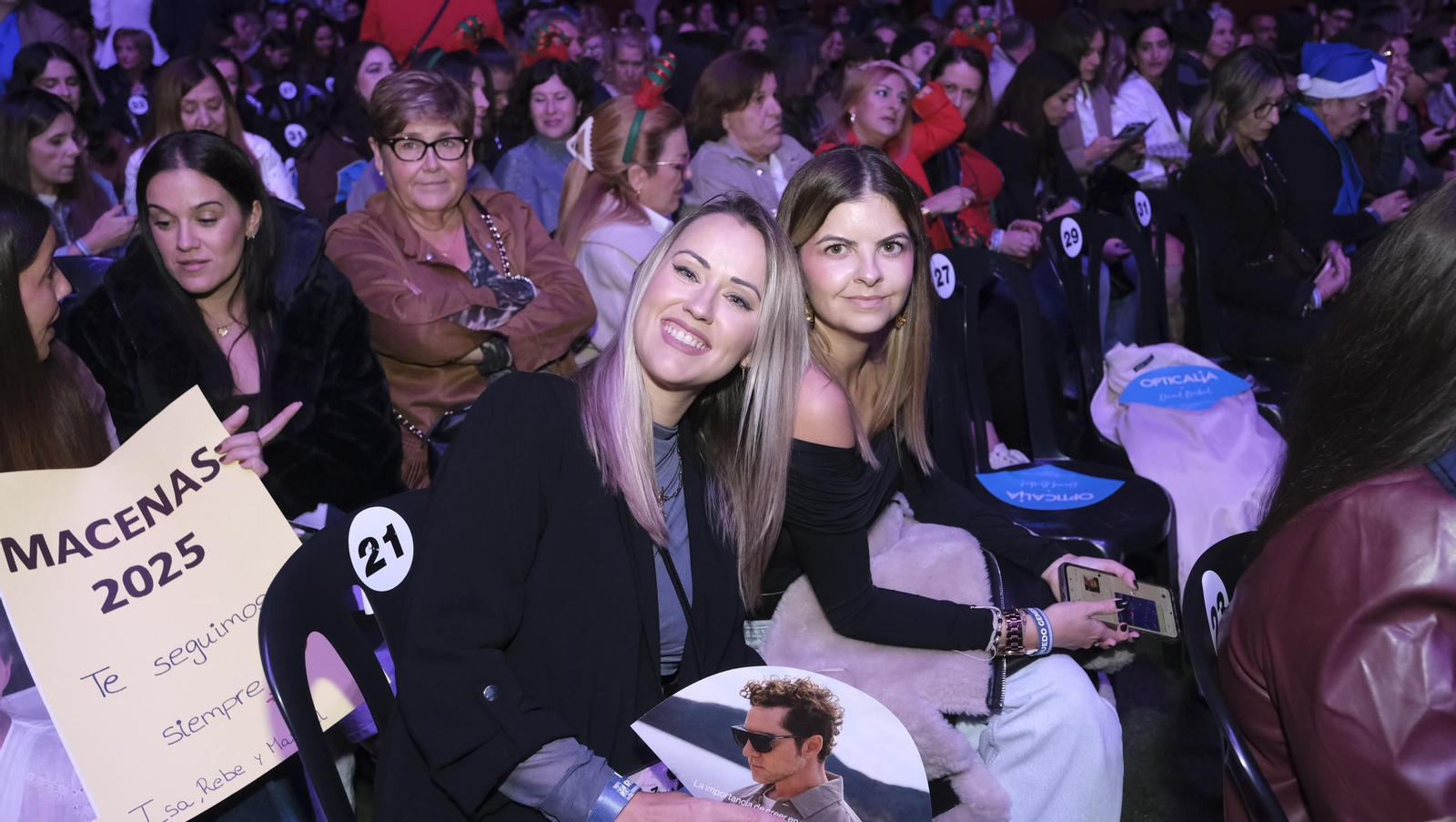 David Bisbal enamora a su Almería en el inicio de la gira 'Todo es Posible en Navidad', en fotografías