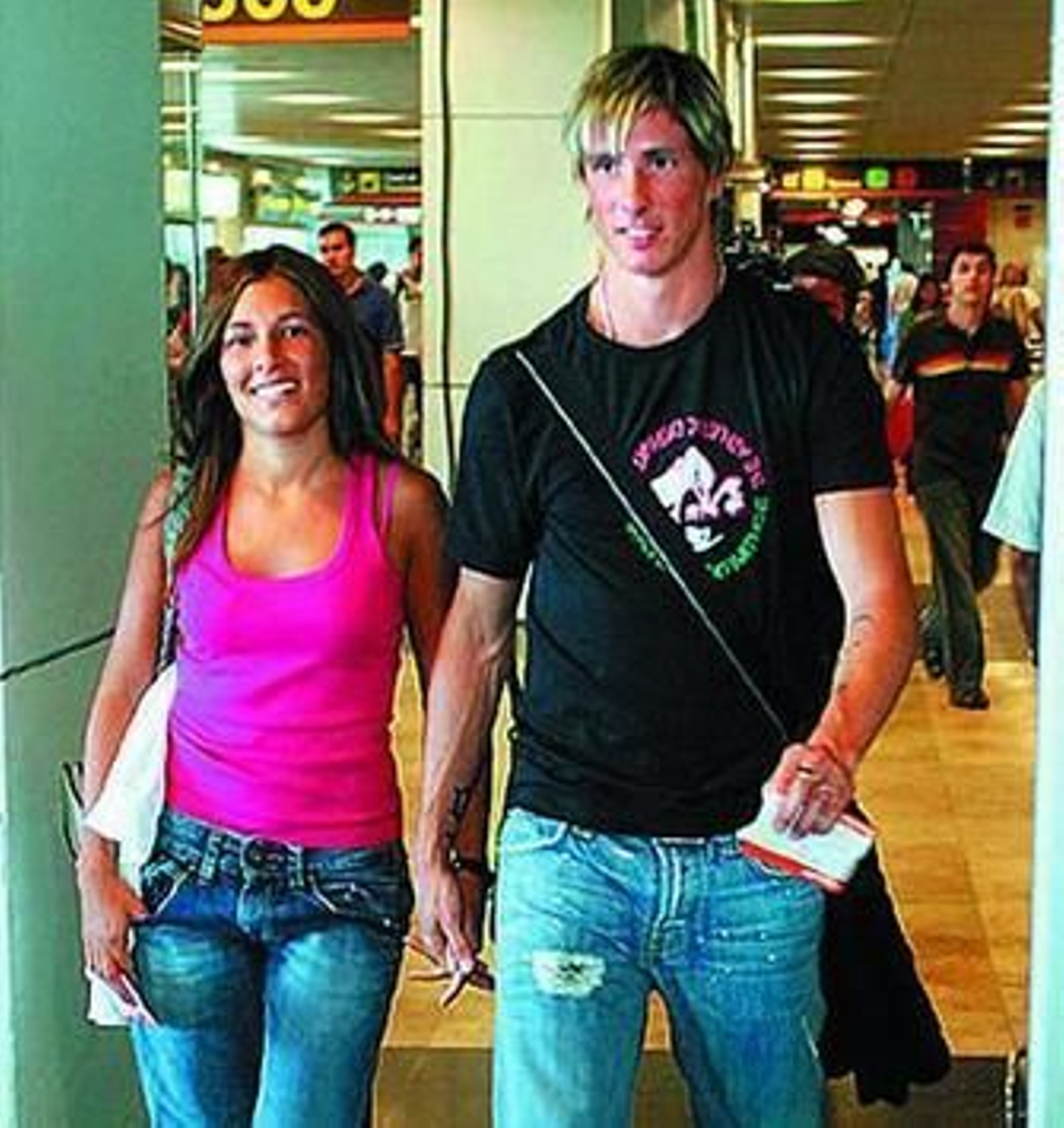 El futbolista Fernando Torres se casa con su novia de siempreRomántica visita de Alfonso Díez a la duquesaScarlett releva a Penélope como imagen de una marcaRumores de embarazo de Nicole Kidman