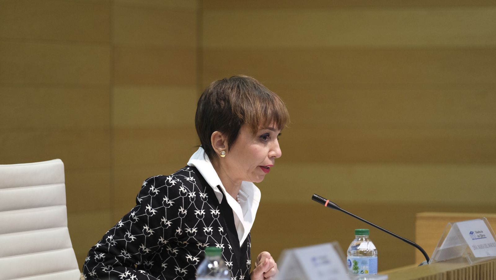 Imágenes del Diario de los Libros con la escritora ganadora del Premio Planeta 2022, Luz Gabás