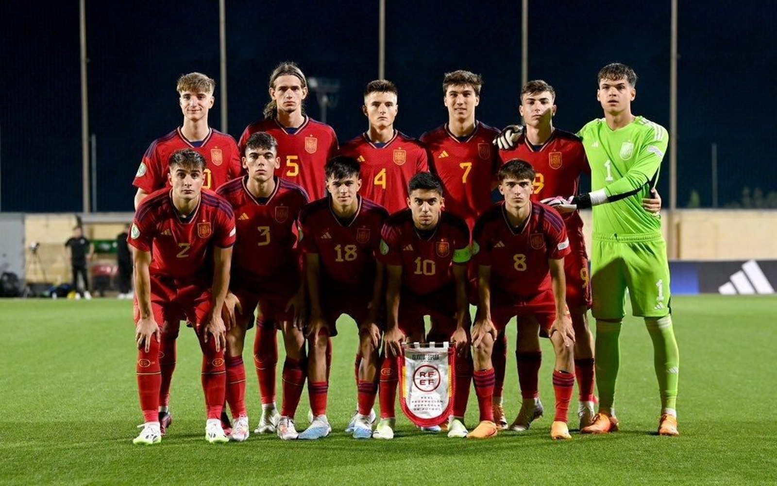 Bruno, primero por la derecha, es titular en la 'Rojita'