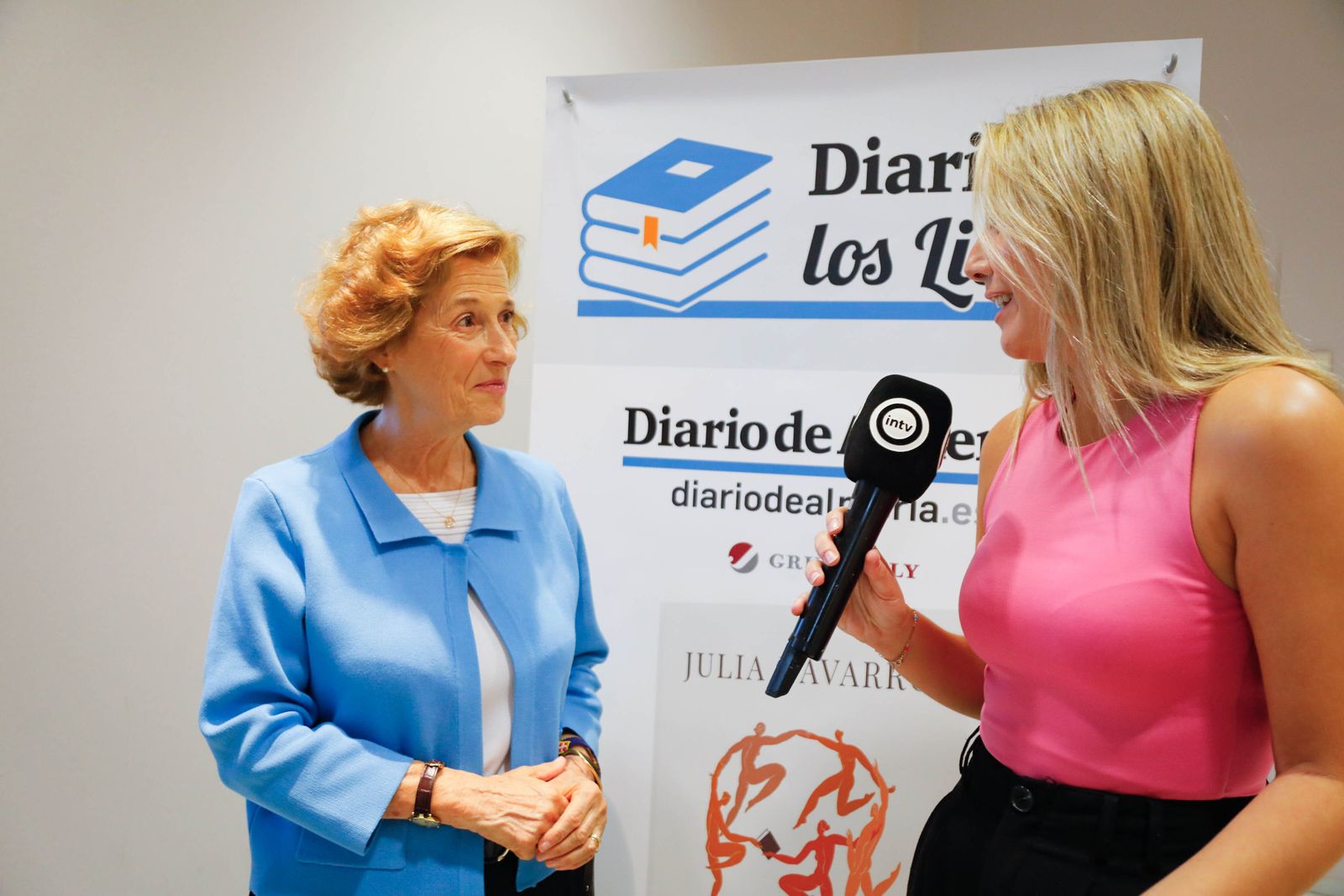 Imágenes de Diario de los Libros, con Julia Navarro