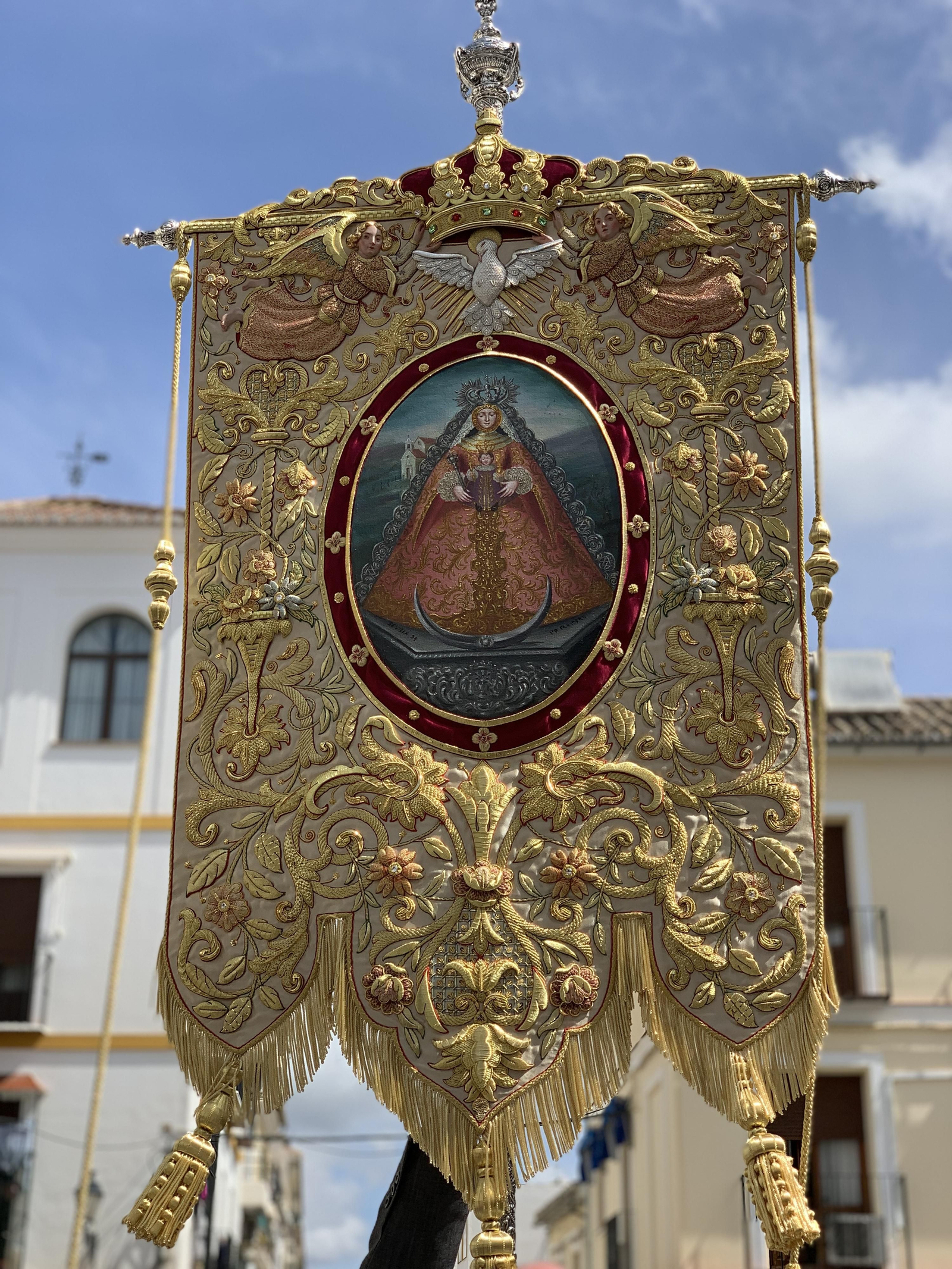 Detalle del nuevo Simpecado de Antequera.