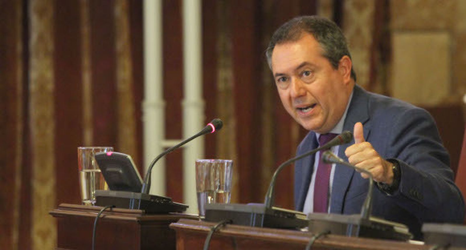 IU y Participa arremeten contra Espadas