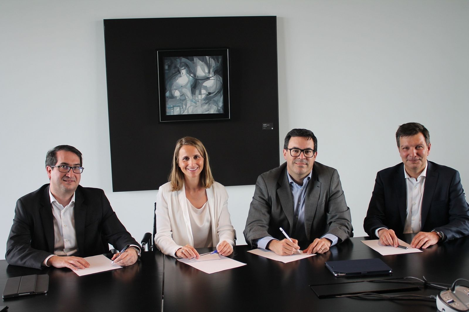 De izquierda a derecha, Peio Belausteguigoitia, Director Desarrollo de Negocio BBVA España; Guadalupe Iturriaga, Co-founder and Co-CEO de Fintonic; Aitor Chinchetru,  Co-founder and Co-CEO de Fintonic, y Oscar Cremer, Director BBVA Consumer Finance España.