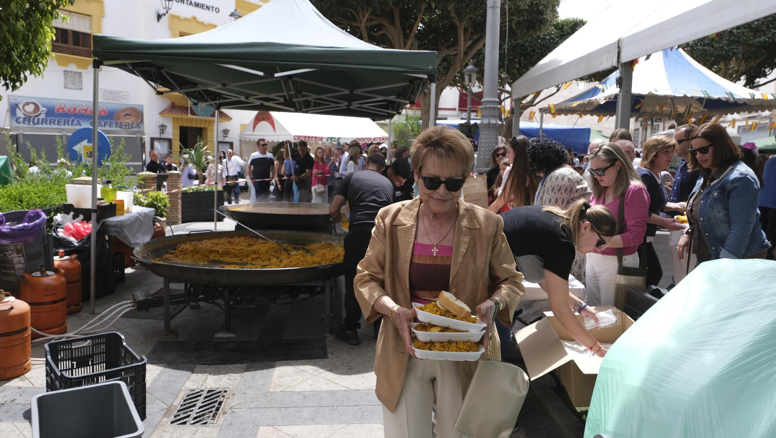 Imágenes de la paella popular en las Fiestas de Canjáyar
