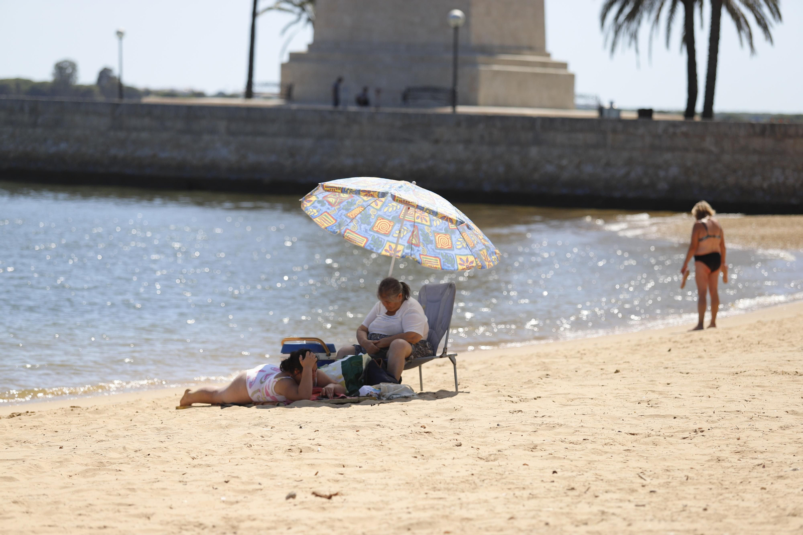 Bañarse en la Punta del Sebo, una tradición que perdura en Huelva