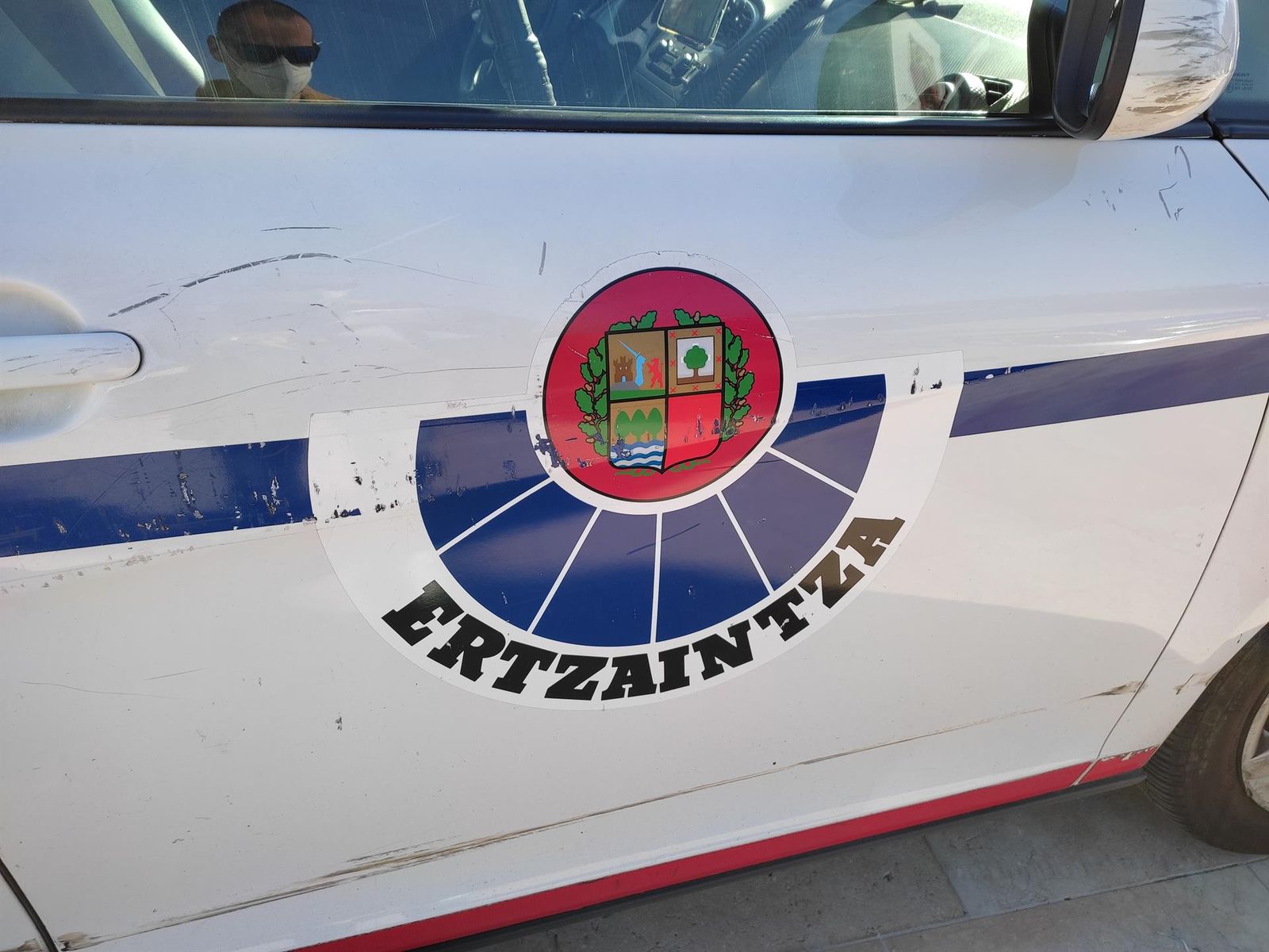 Un vehículo de la Ertzaintza