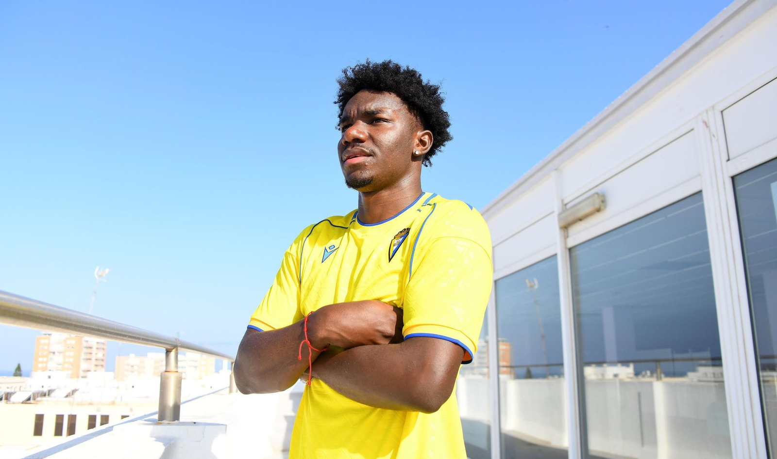 Alfred Caicedo con la camiseta del Cádiz. Alfred Caicedo con la camiseta del Cádiz.
