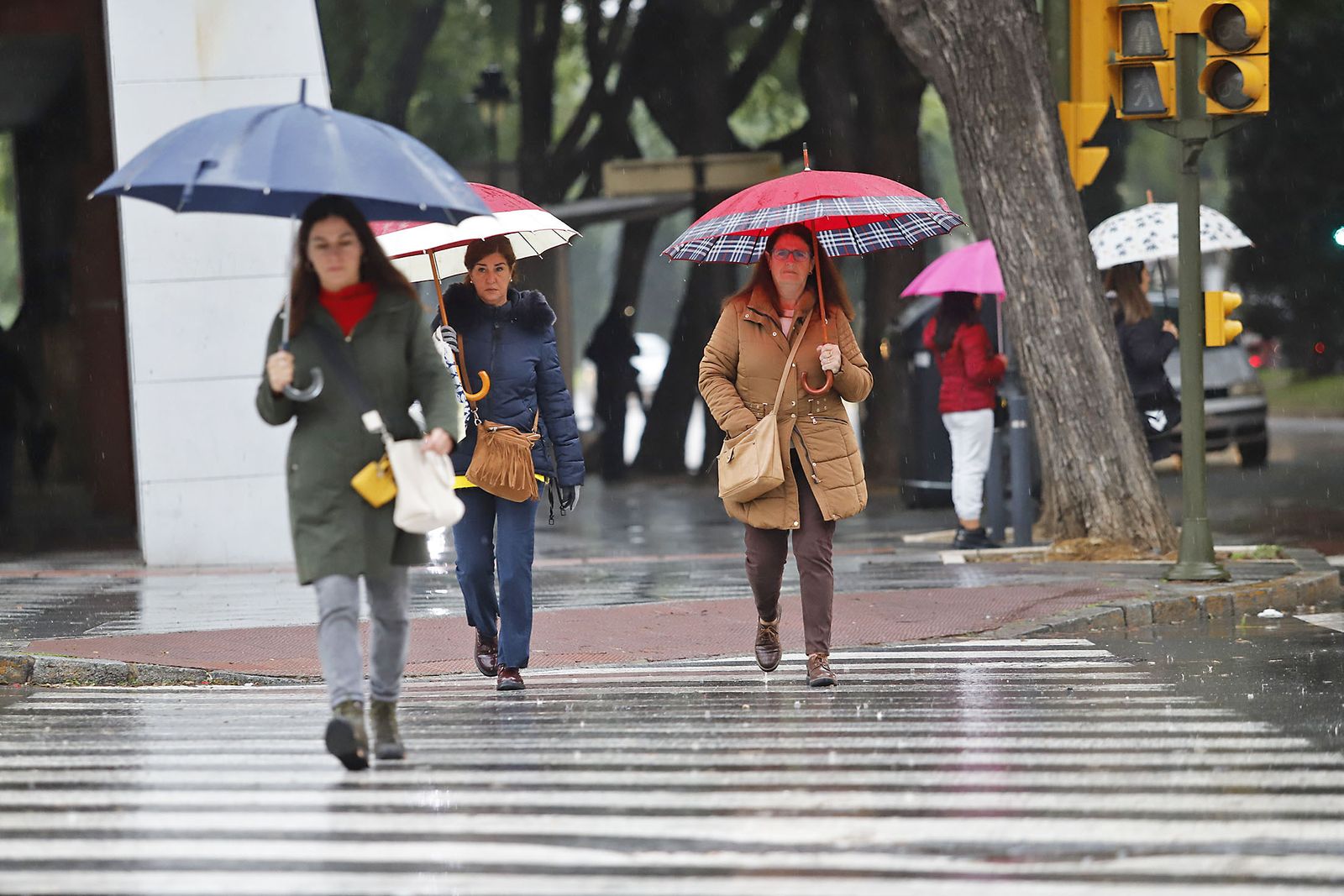 imágenes de la lluviosa mañana en Huelva