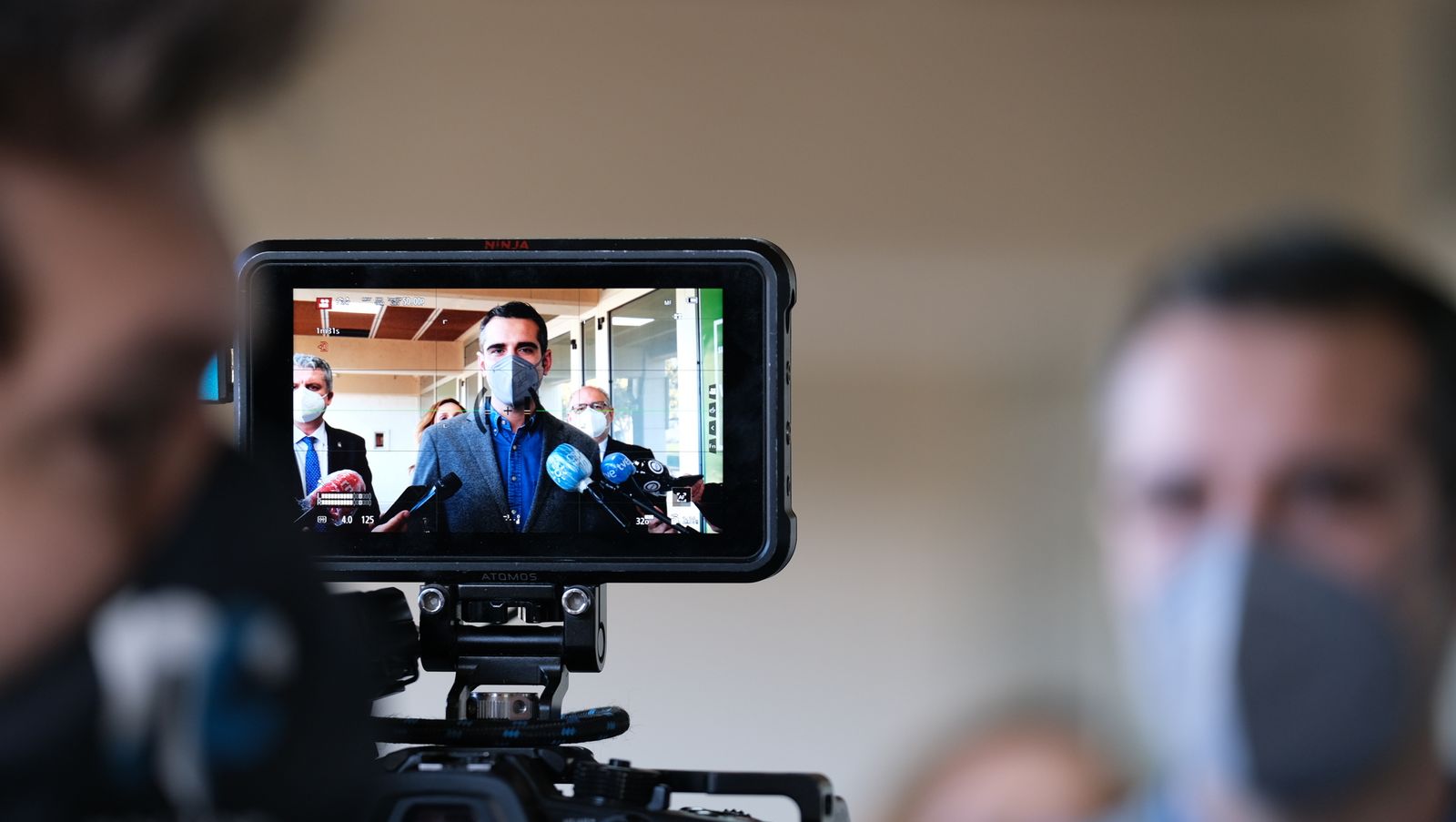 Fotogalería vacunación COVID-19 en el Palacio de los Juegos Mediterráneos. Almería