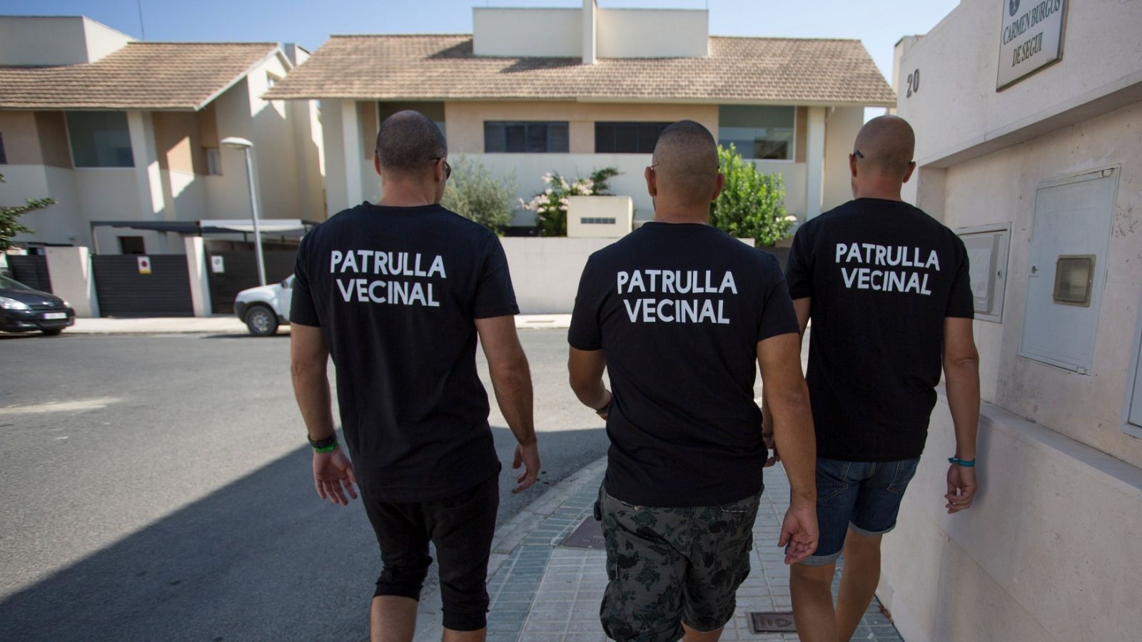 Vecinos de ronda por su barrio.