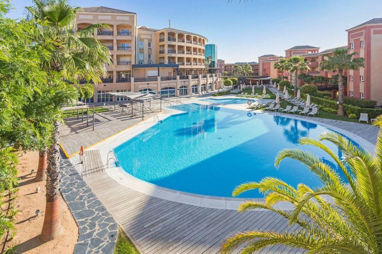 ¿Te gustaría vivir en un lujoso hotel y disfrutar de todos sus servicios? En esta playa de Huelva es posible ¿Te gustaría vivir en un lujoso hotel y disfrutar de todos sus servicios? En esta playa de Huelva es posible