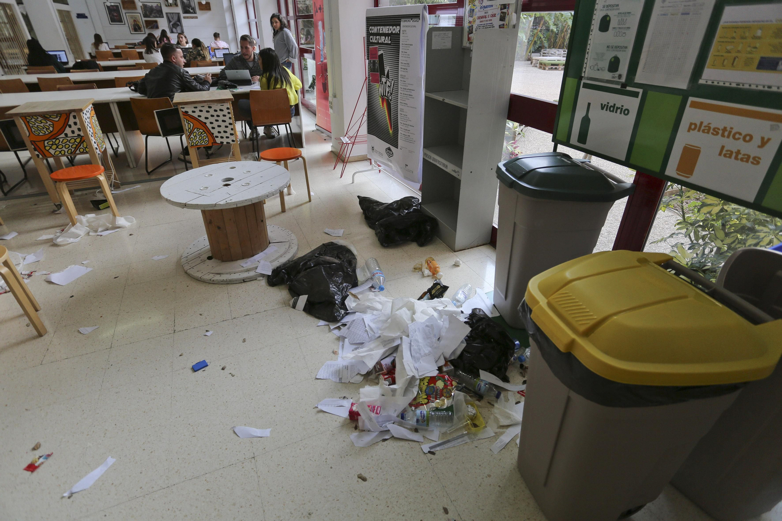 Fotos de la huelga de limpieza en la Universidad de Málaga