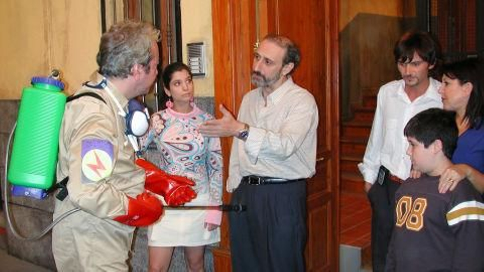 José Luis Gil, como Juan Cuesta, en un diálogo de 'Aquí no hay quien viva', con Loles León como Paloma José Luis Gil, como Juan Cuesta, en un diálogo de 'Aquí no hay quien viva', con Loles León como Paloma