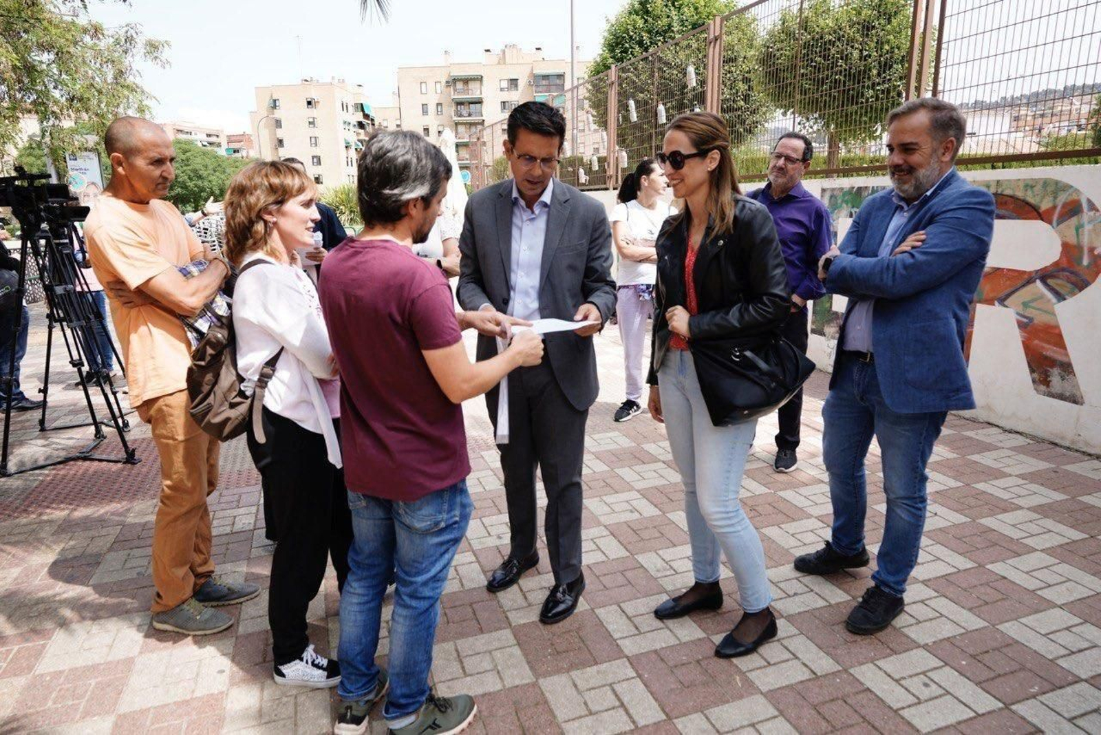El PSOE promete adecuar los colegios de Granada para combatir las altas temperaturas