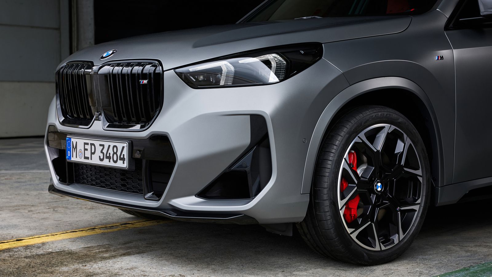 El aspecto de su frontal y el ajuste específico de su chasis son una evidente declaración de intenciones de dónde pretende situar BMW esta versión.