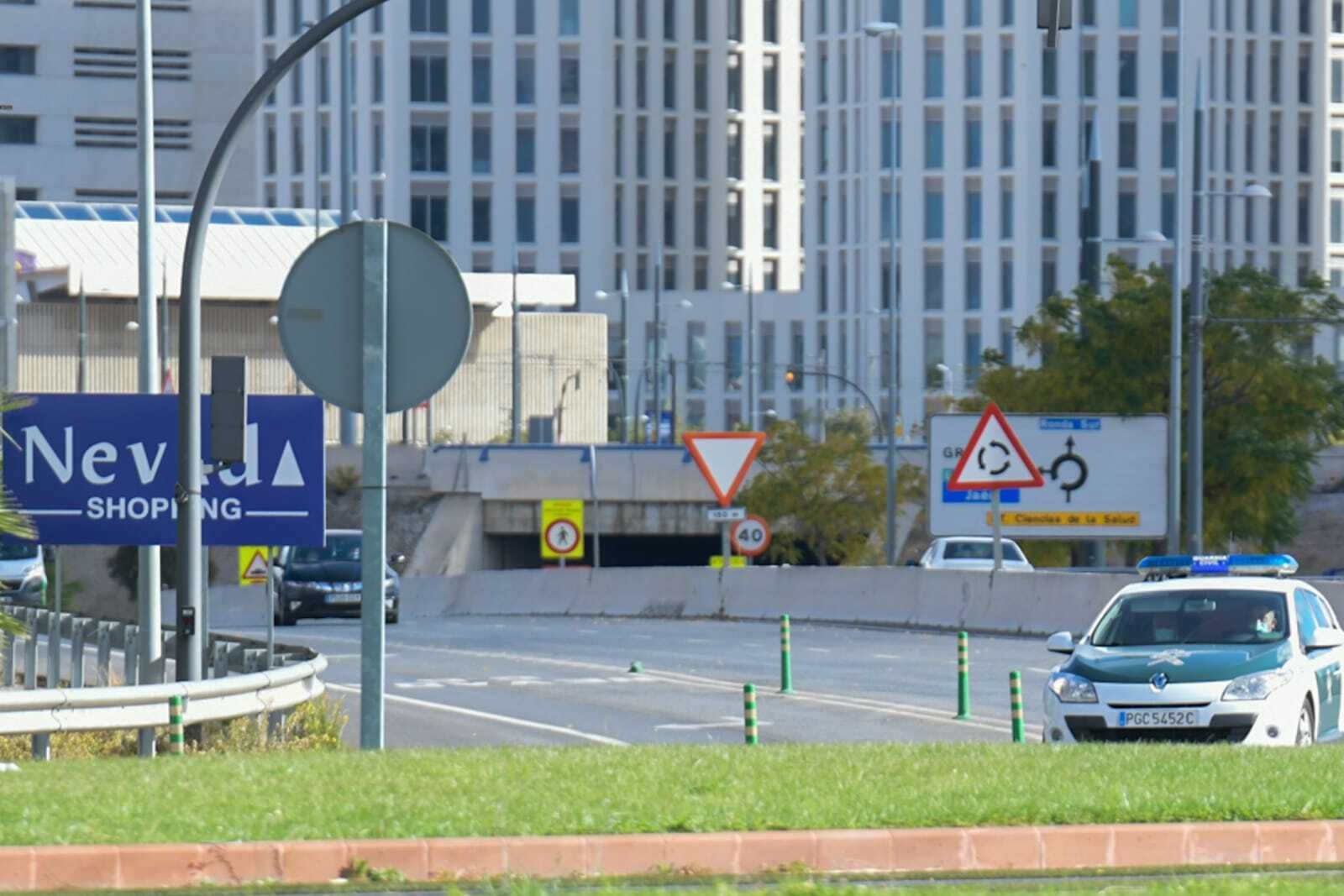 Las siete diferencias de una Granada confinada: fotos del primer día de cierre perimetral