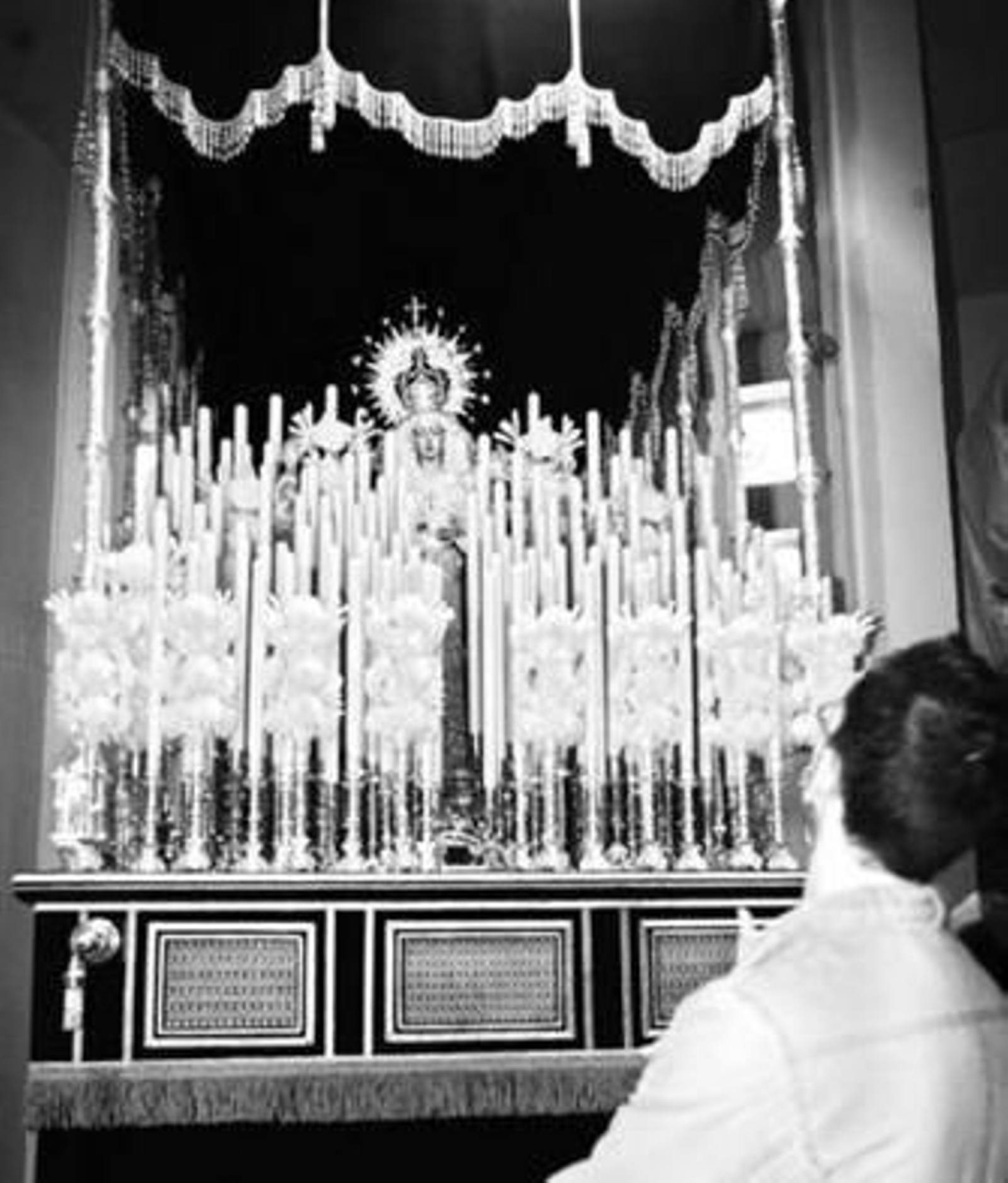 La Virgen de la Estrella, bajo el palio que estrenará el Lunes Santo.