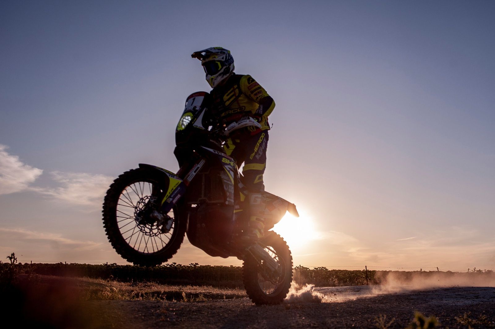 Los grandes del Dakar enseñan el paisaje rural de Andalucía