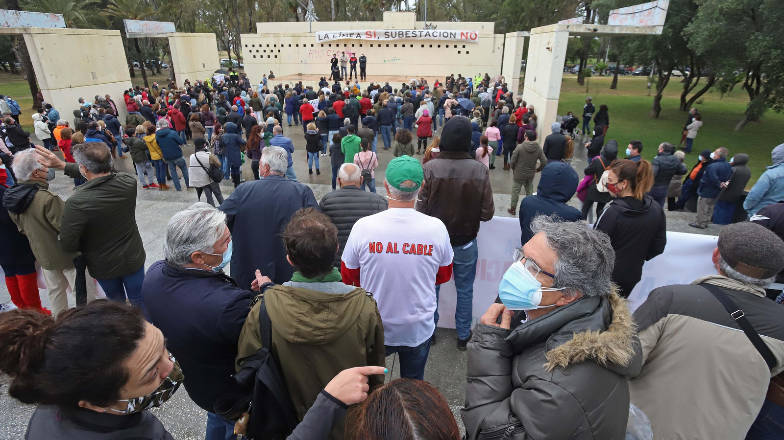 Fotos de la concentración contra la subestación de Red Eléctrica en La Línea