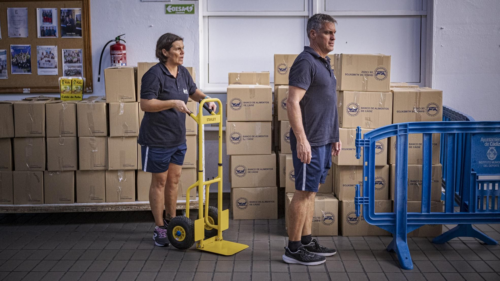 Las imágenes de la recogida de alimentos en Cádiz en solidaridad con Valencia por los efectos de la DANA