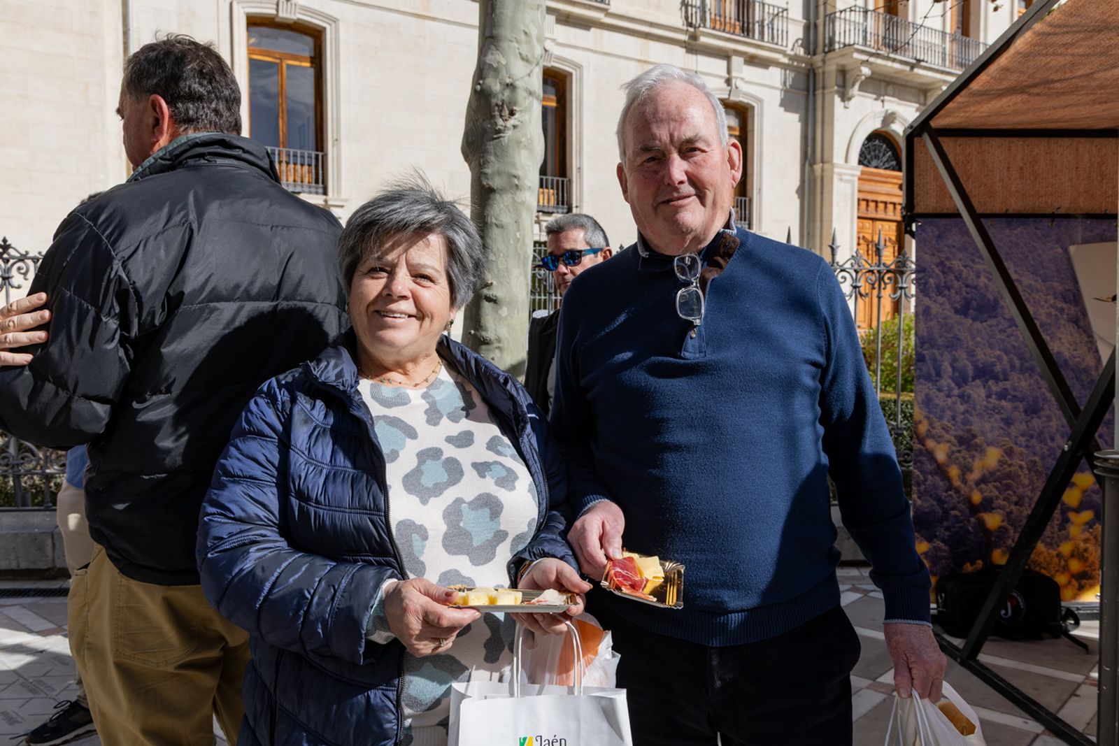Izado de la Bandera de Andalucía y en un desayuno molinero en Jaén