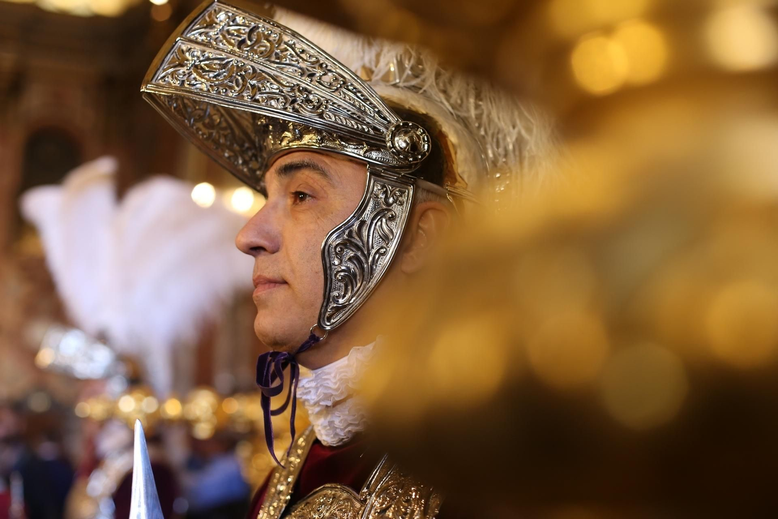 Visita a la basílica de la Macarena en el mañana del Jueves Santo.