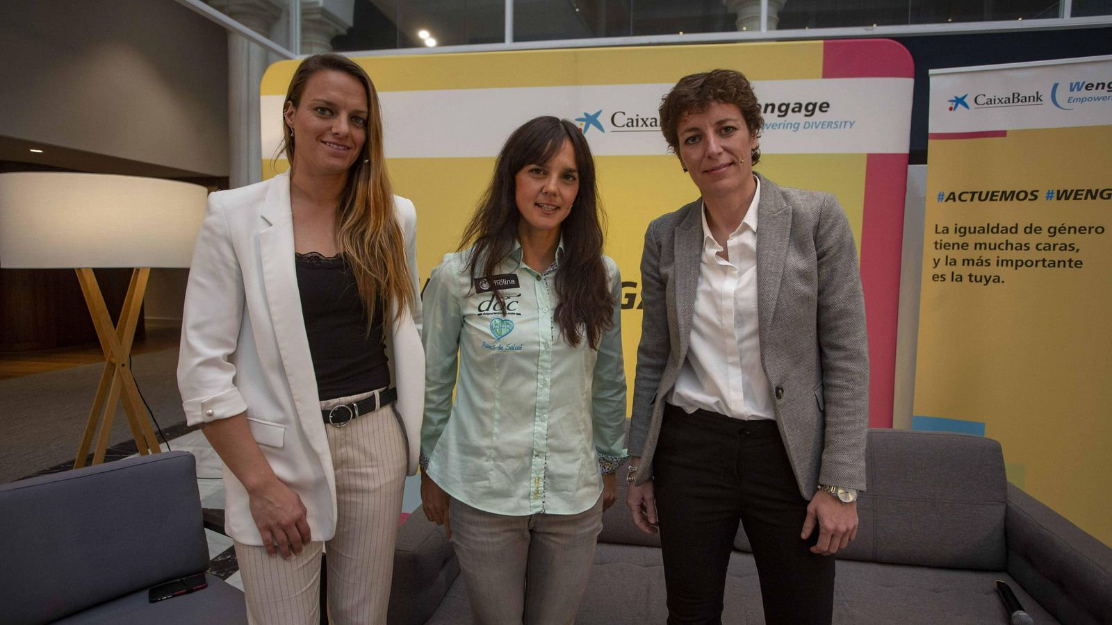 Jennifer Pareja, ex jugadora de waterpolo y capitana de la Selección Española, María Pujo, triatleta profesional, y Elisa Aguilar, ex jugadora de baloncesto y directora de Competiciones FEB.