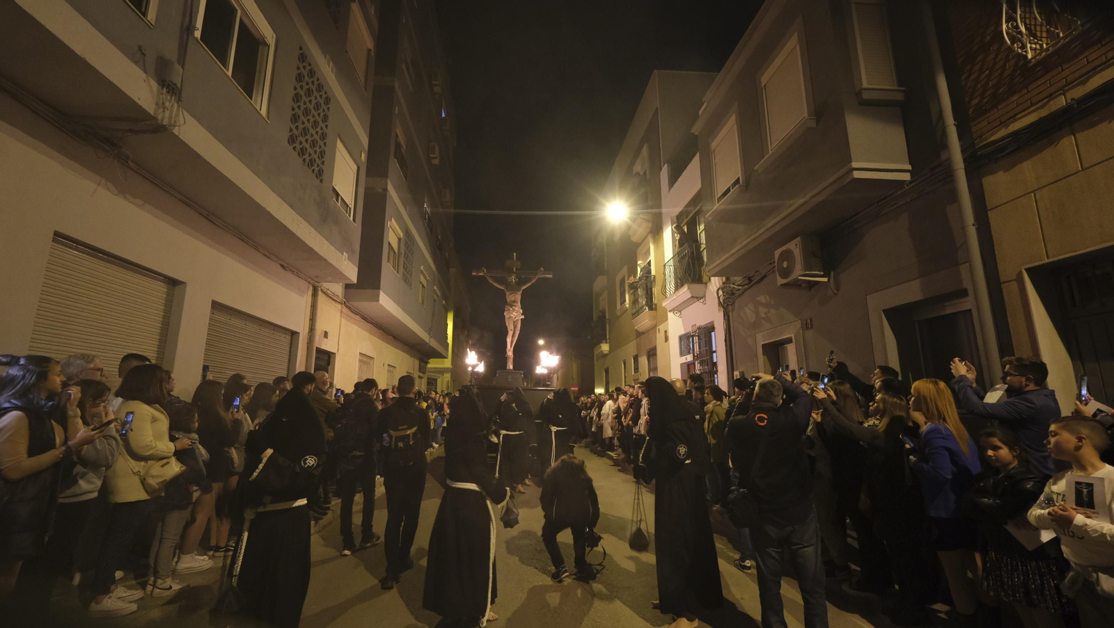 Procesión del Perdón en Almería, en imágenes