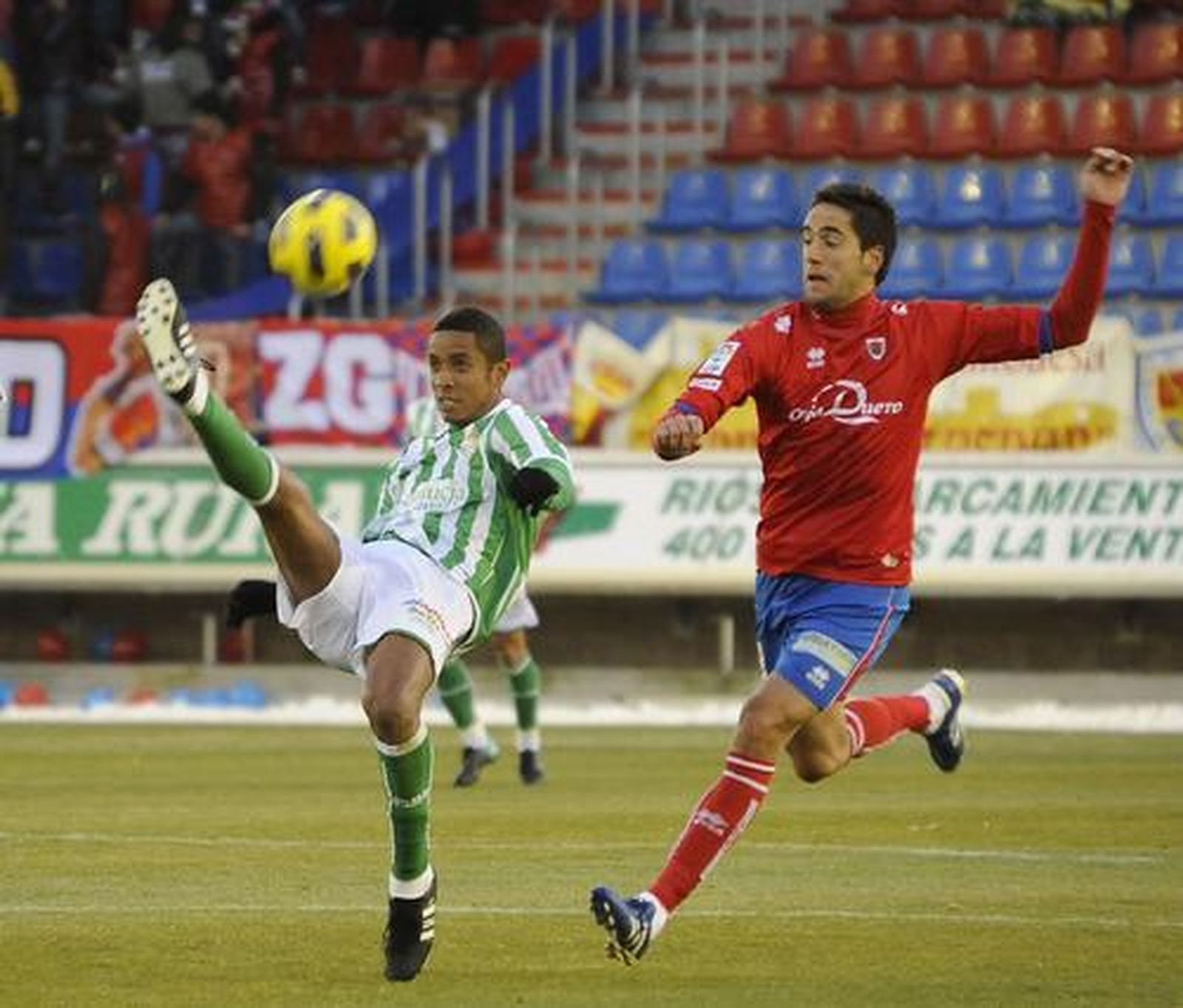 El Betis consolida aún más su liderato tras ganar en Soria al Numancia. / LOF