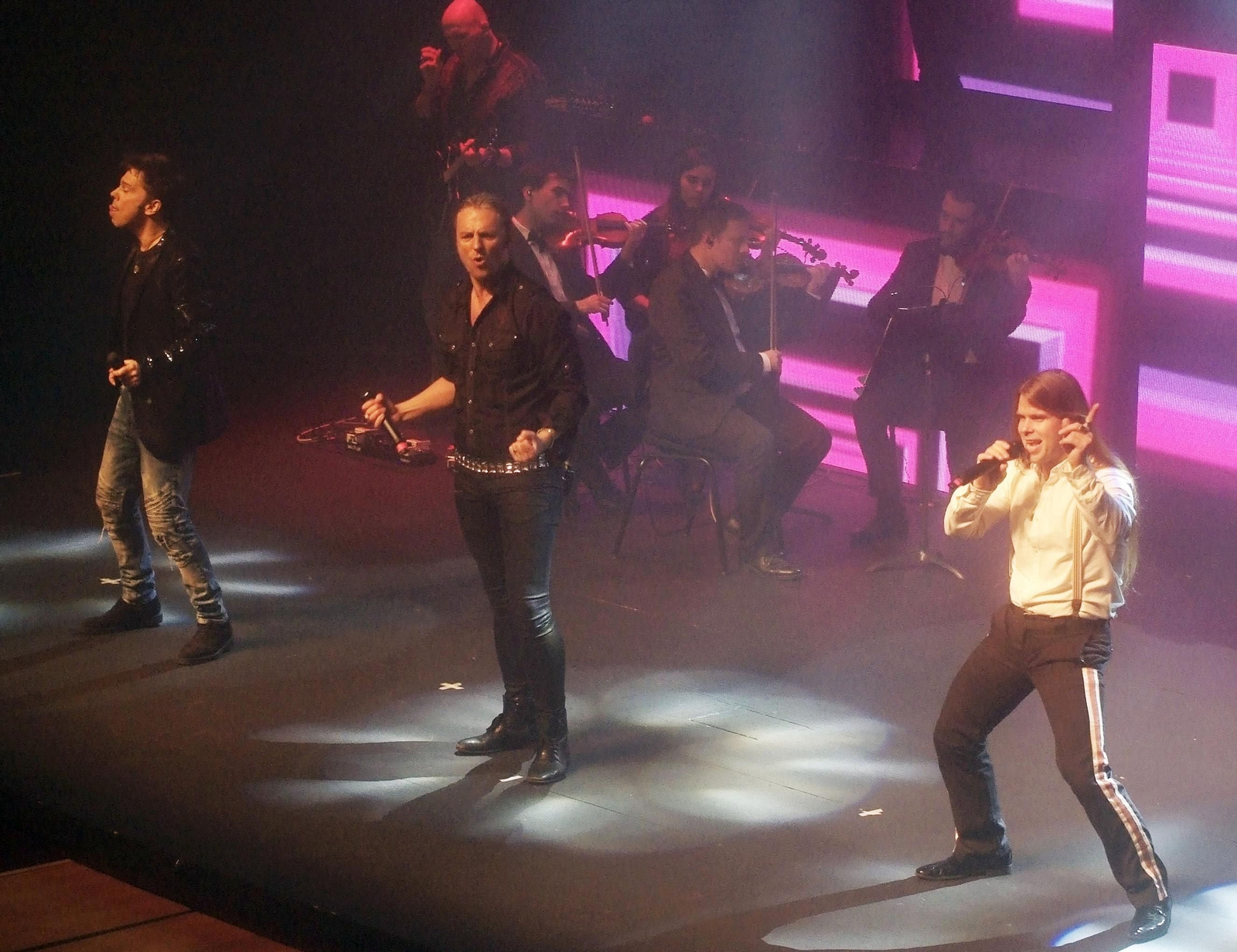 Pablo Perea, Patrick Lundström y Kenny Leckremo durante el concierto.