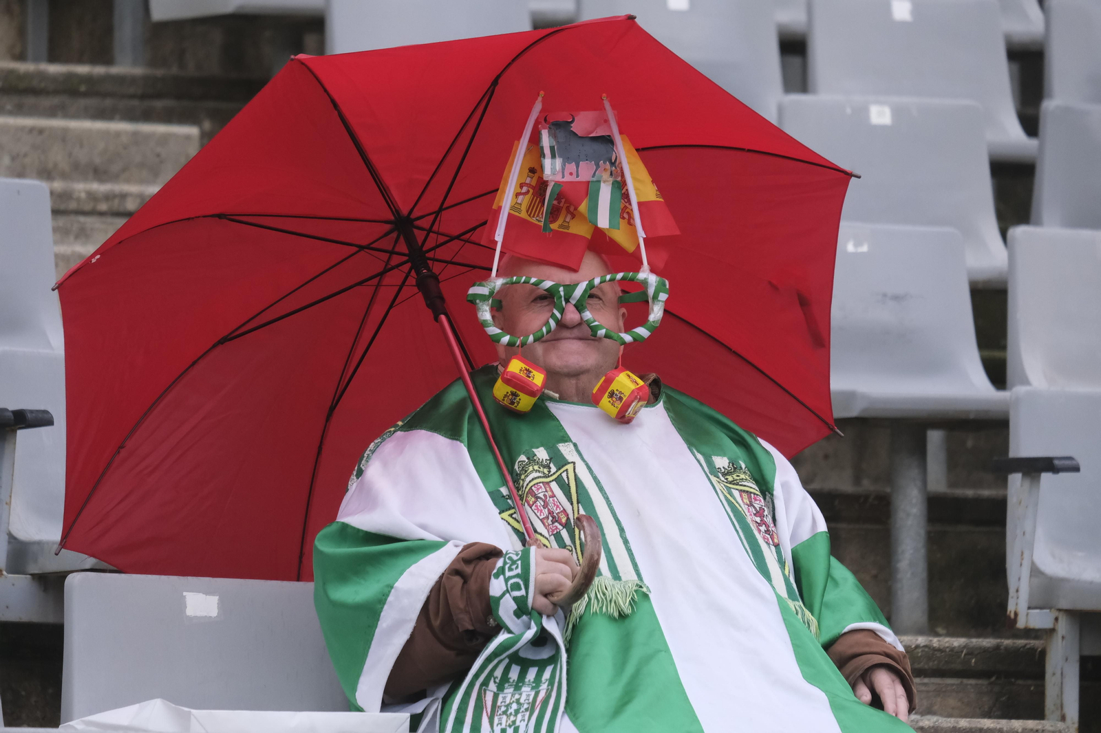 Las imágenes del ambiente en El Arcángel para el Córdoba CF - Balona