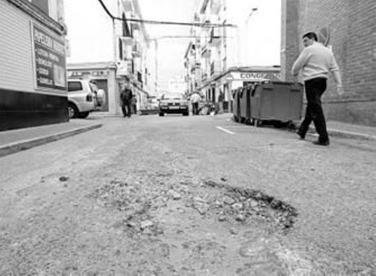 Instantánea de un boquete existente en la calle Ríos Rosas de la barriada de San José.