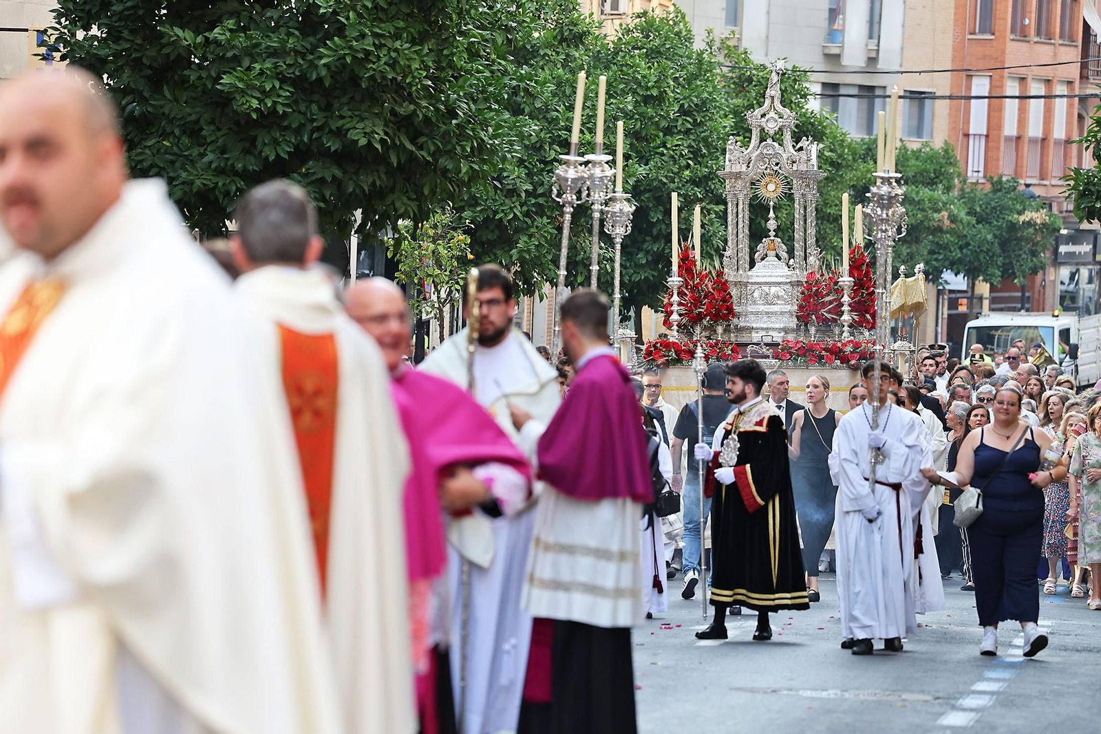 Imágenes de la procesión del Corpus Christi por las calles de Huelva