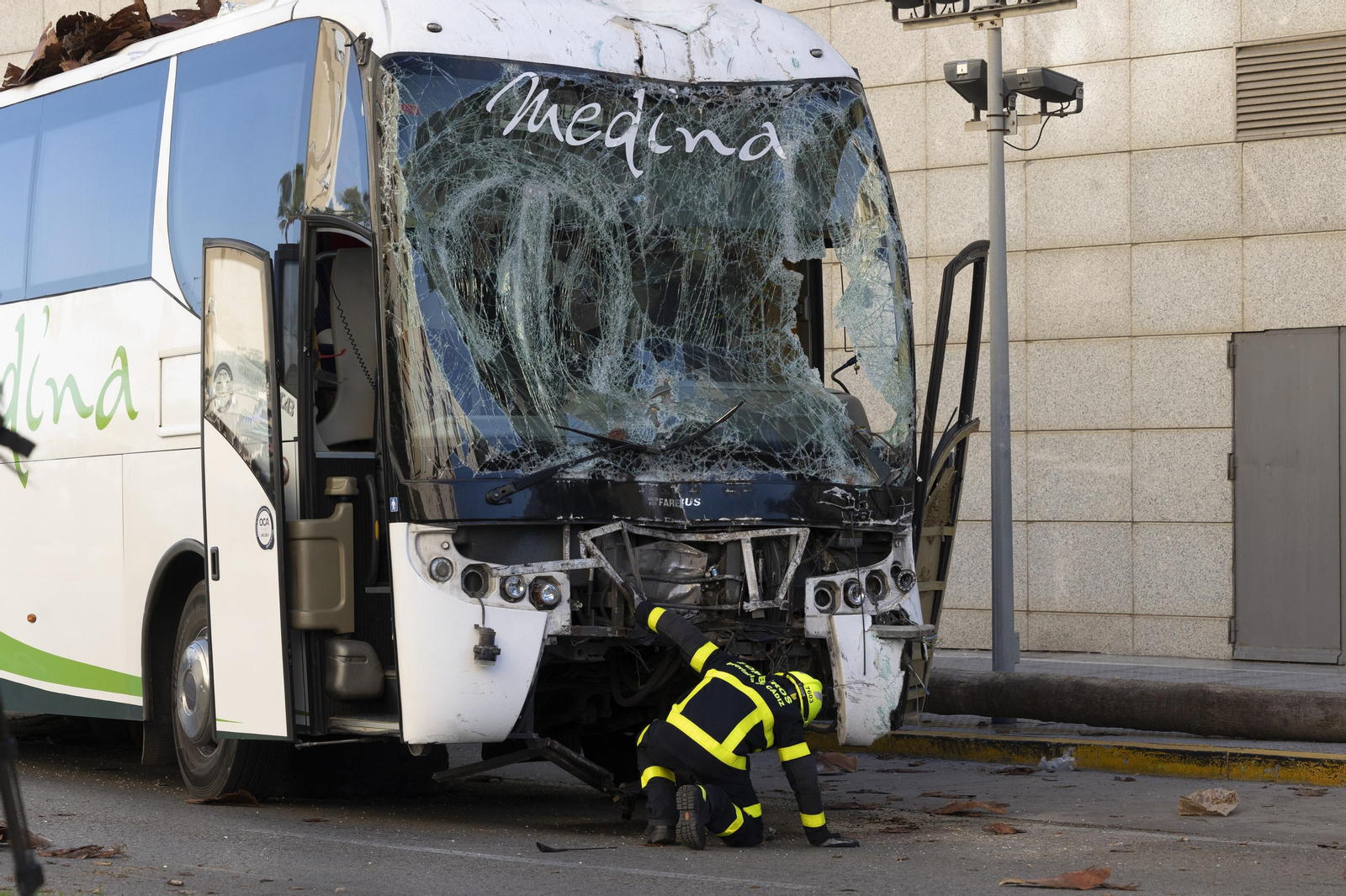 Las imágenes del accidente de autobús que ha conmocionado a Cádiz