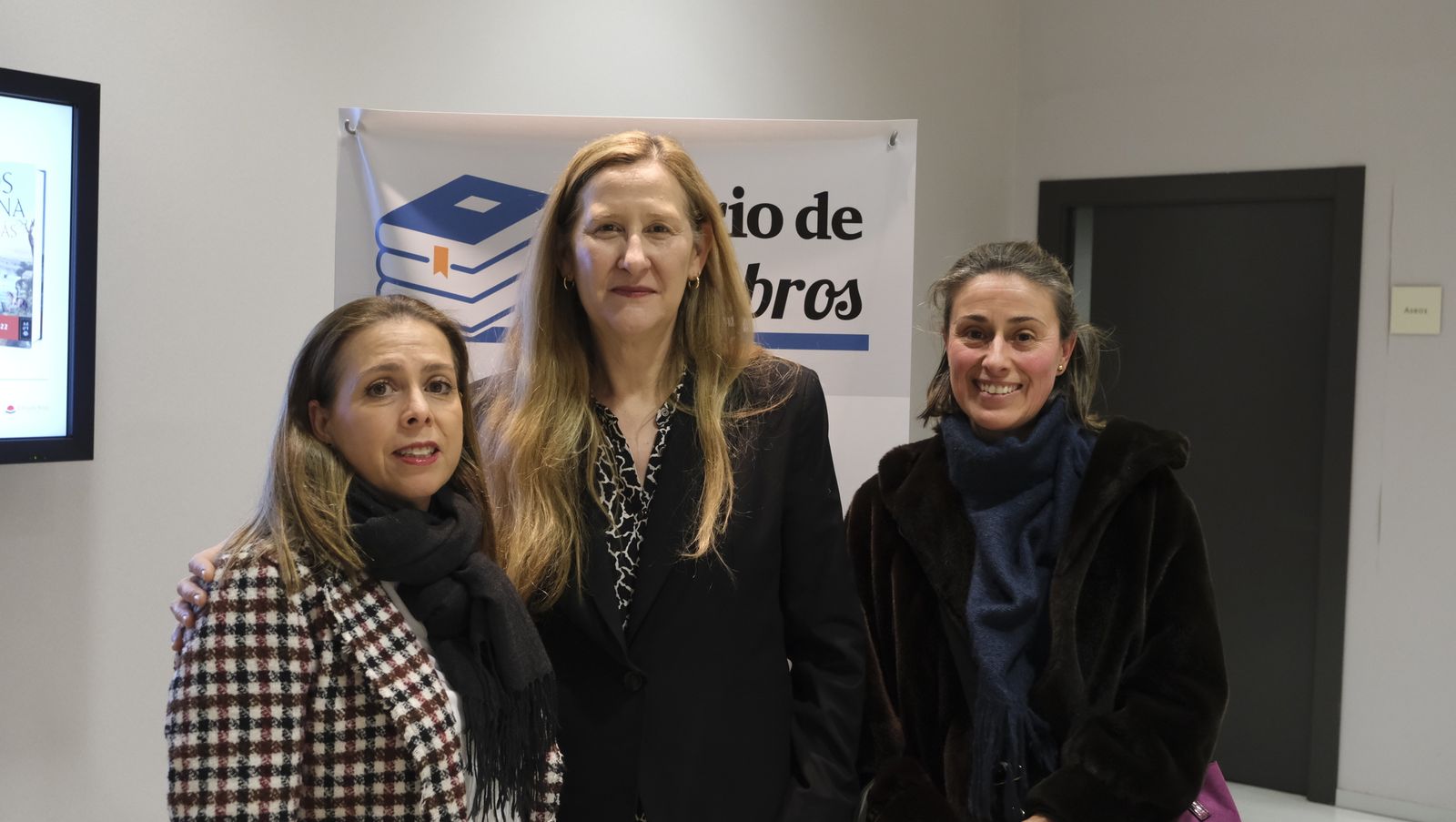 Imágenes del Diario de los Libros con la escritora ganadora del Premio Planeta 2022, Luz Gabás